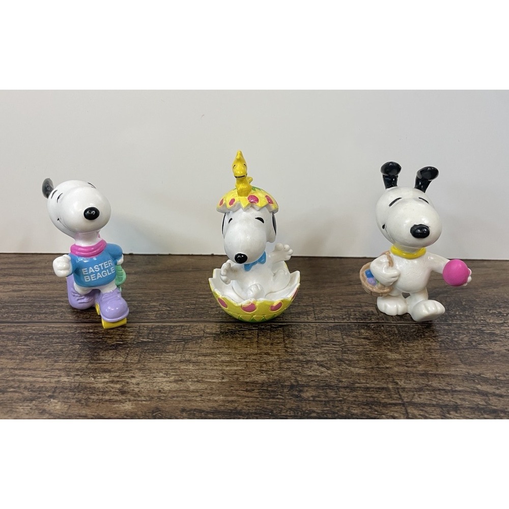 Lot Of 3 Peanuts Snoopy PVC Figures Woodstock Easter Egg Woodstock
